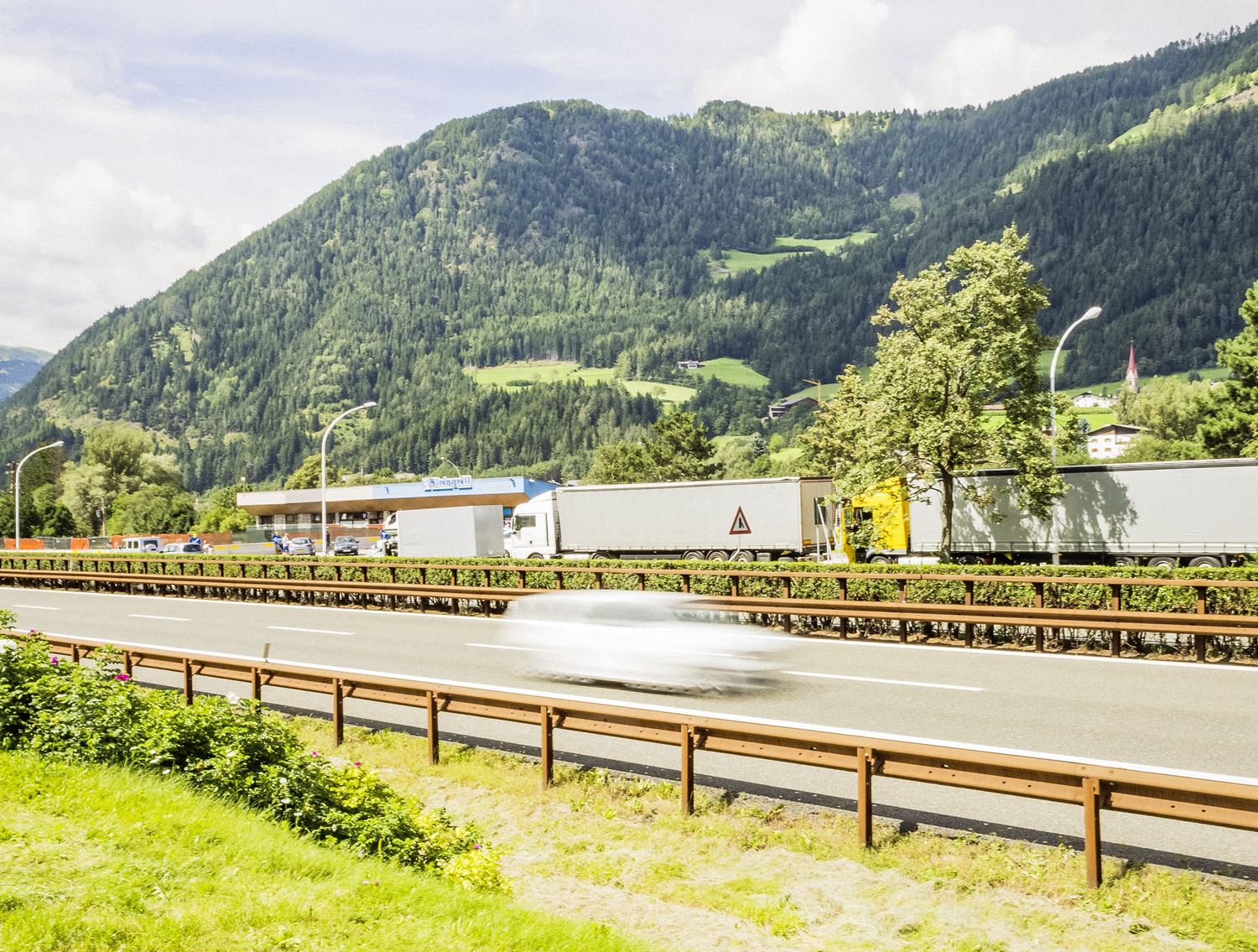 Drivers’ temperature checked at the Brenner. Severe congestions expected