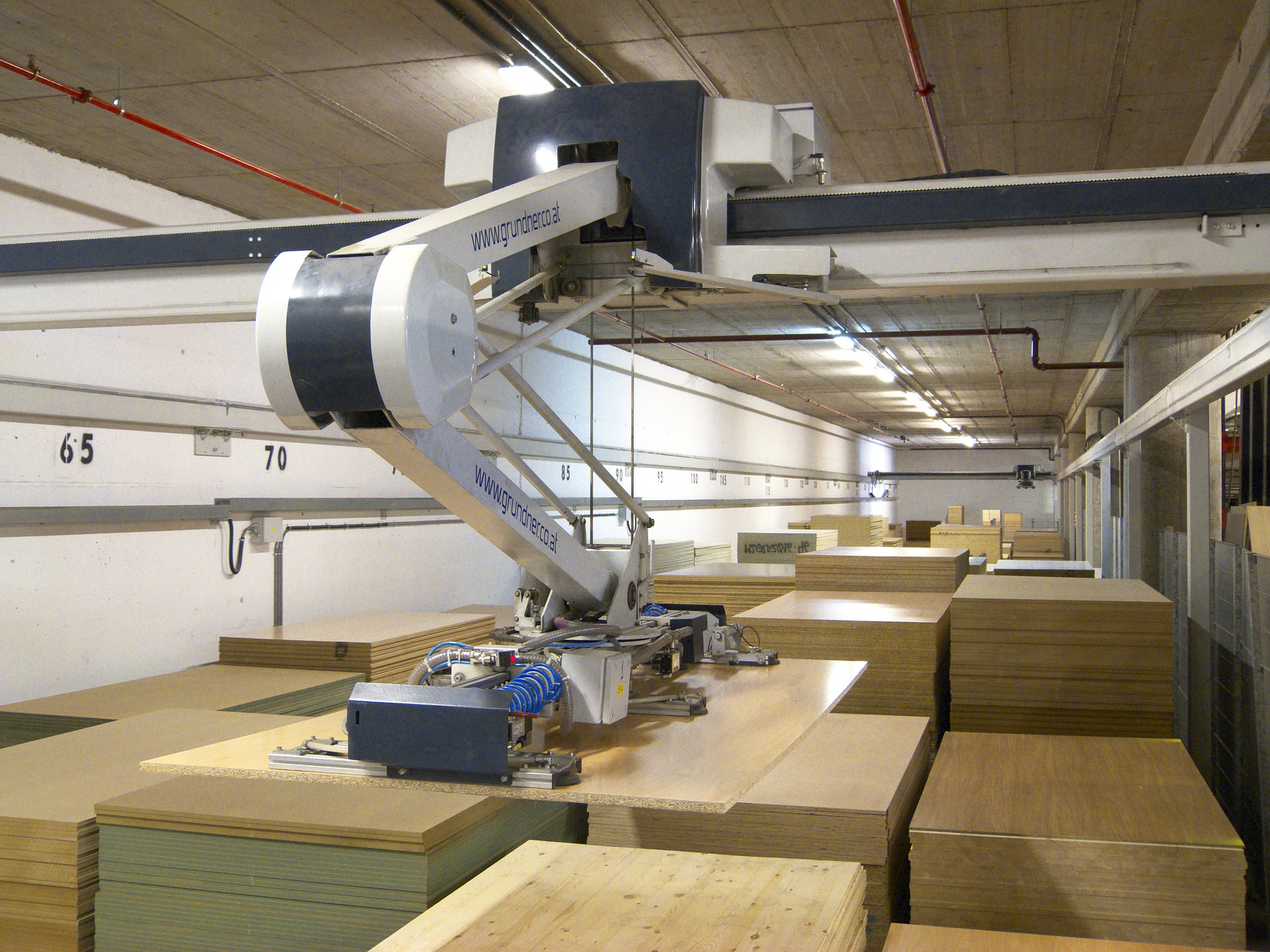 Robotic automation: an alternative to traditional automation in the warehouse