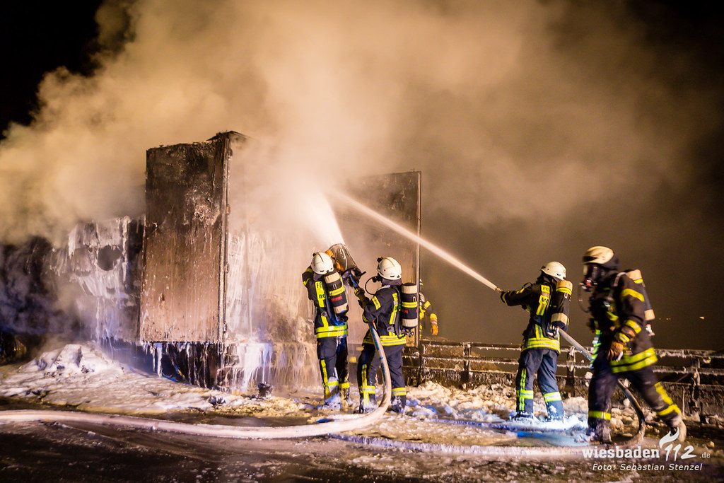 Sfaturi utile pentru șoferii de camion în caz de incendiu