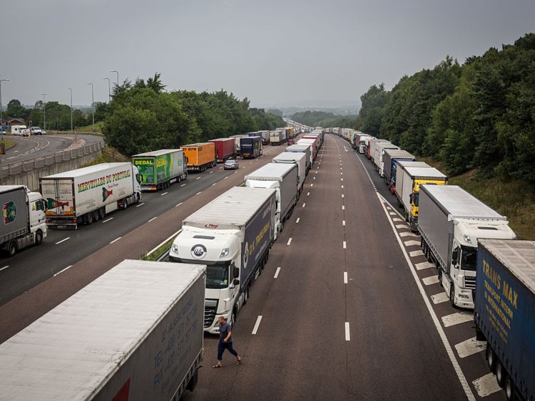 Care sunt consecințele legale ale neîndeplinirii unui contract de transport?