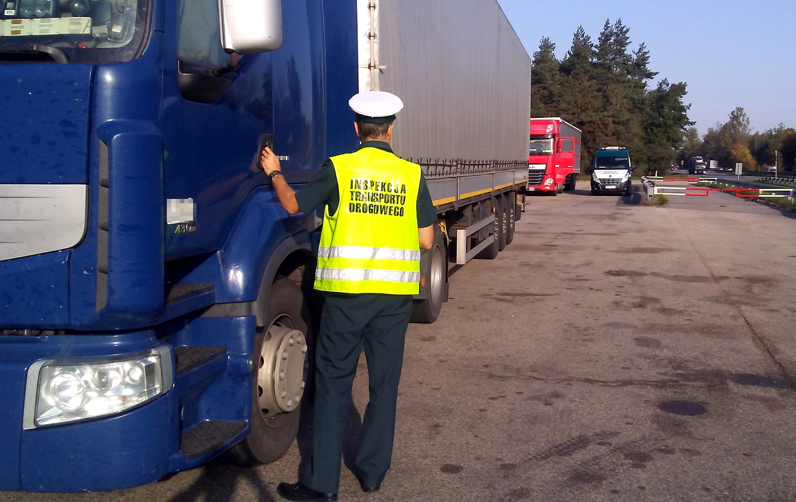 Dispozitiv de manipulare a tahografului “nedetectabil” identificat într-un camion de ultimă generație