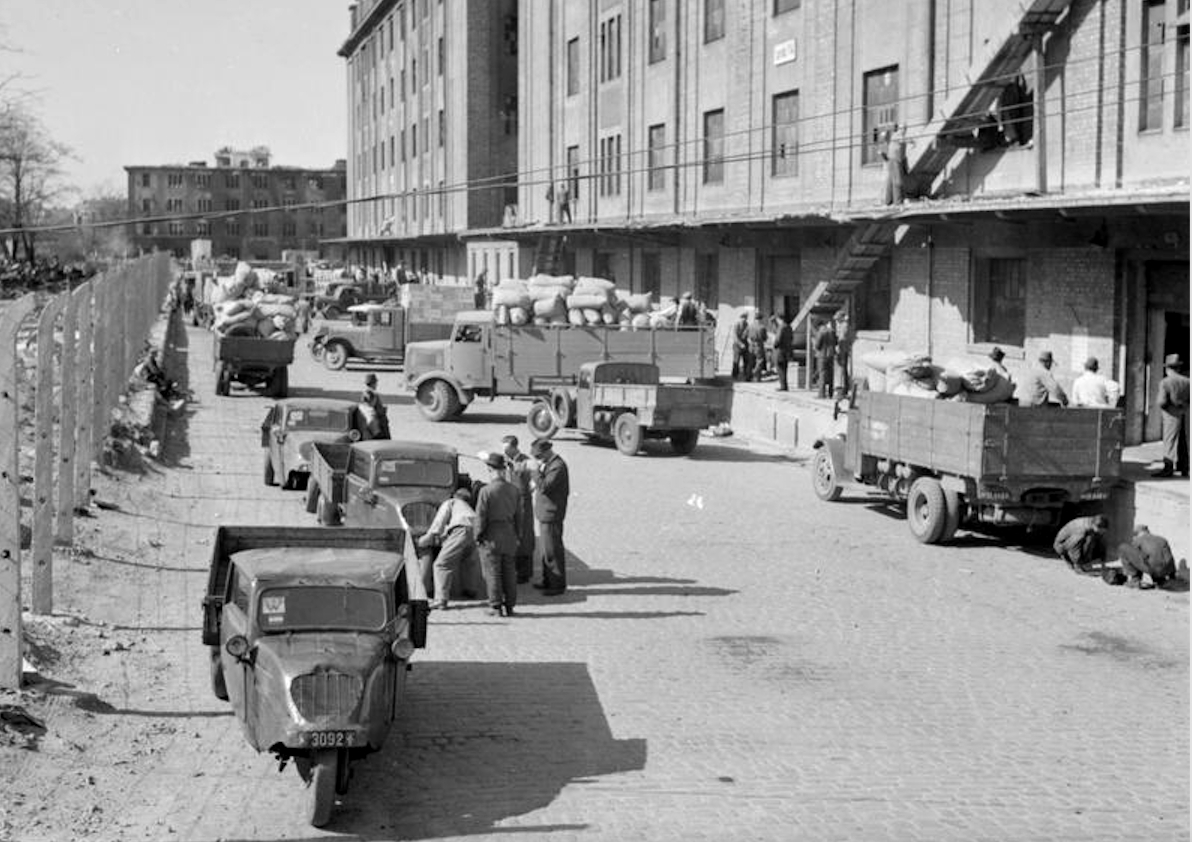 Historia transportu – odc. 84. Dlaczego w latach 50. politycy popierali urzędowe taryfy za przewozy?