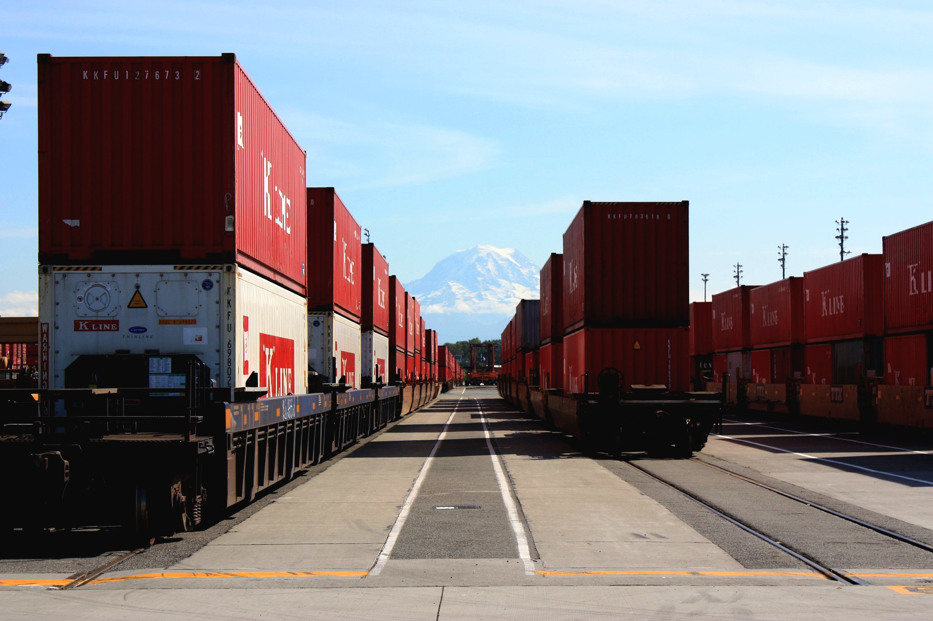 Topul mondial al celor mai mari operatori din transport și logistică aduce câteva surprize