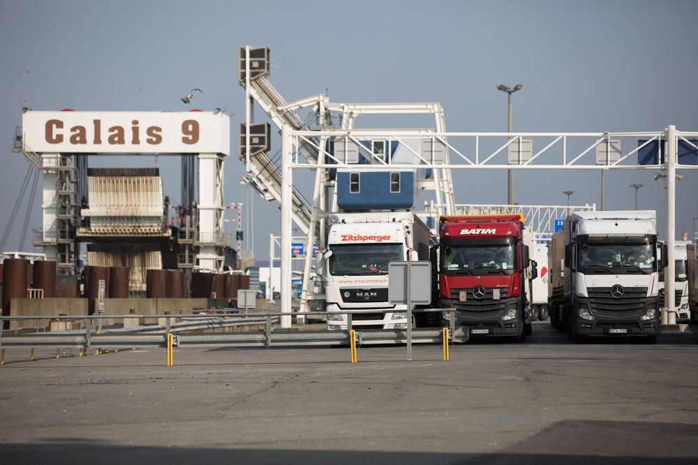 Noi proceduri vamale pentru camioane la Calais și Dunkirk