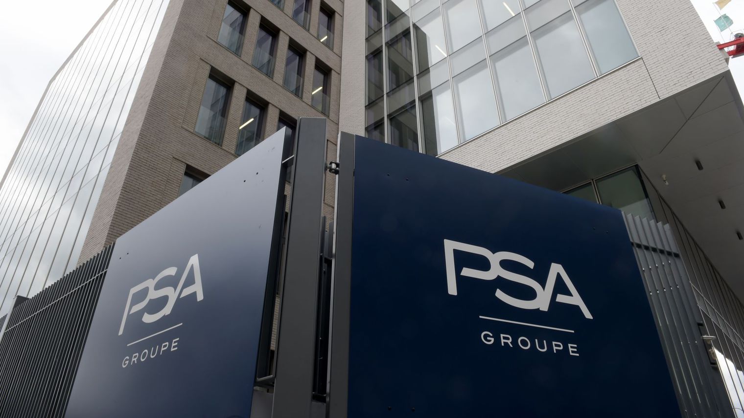 Jelentősen csökkent a francia PSA autóipari konszern bevétele és nyeresége