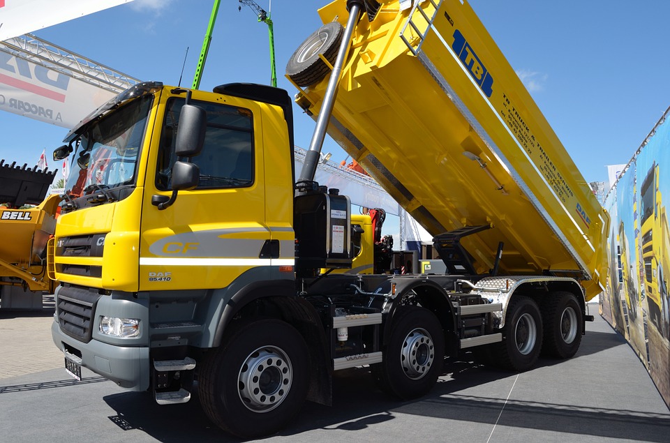 Transport i logistyka ładunków sypkich. Zobacz, jaki tabor nadaje się do tego najlepiej