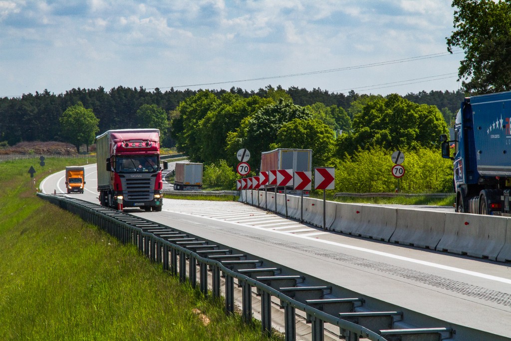 O nouă interdicție de depășire aplicabilă camioanelor în Polonia