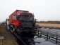 Wskutek zderzenia dwóch ciężarówek, droga krajowa nr 1 na wysokości miejscowości Mykanów na północ od Częstochowy jest całkowicie zablokowana. Na drogę wylał się płynny asfalt, który wiozła jedna z ciężarówek. Z relacji w mediach społecznościowych wynika, że policja zorganizowała objazdy zablokowanego odcinka. Około godz. 9 zator na DK 1 od strony Piotrkowa miał ponad 5 km. Sytuację komplikuje fakt, że w tym rejonie trwa przebudowa krajowej „jedynki”. Fot. Auto Centrum Pomoc Drogowa Rajek/Facebook