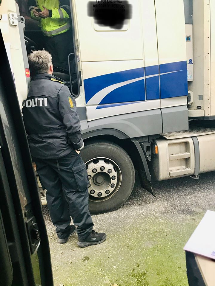 Danemarca | Transportator sancționat sever pentru că șoferii săi își efectuau odihna săptămânală în cabină