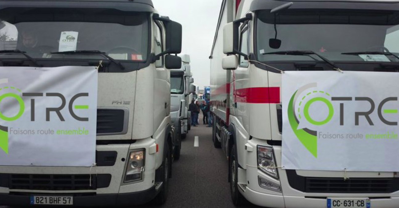 Franciaországban ismét áll a bál: 150 km hosszú a torlódás