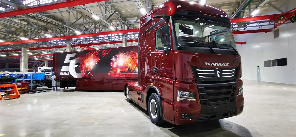 Kamaz świętuje półwiecze technologicznymi cudeńkami i zapowiedzią produkcji dostawczaków