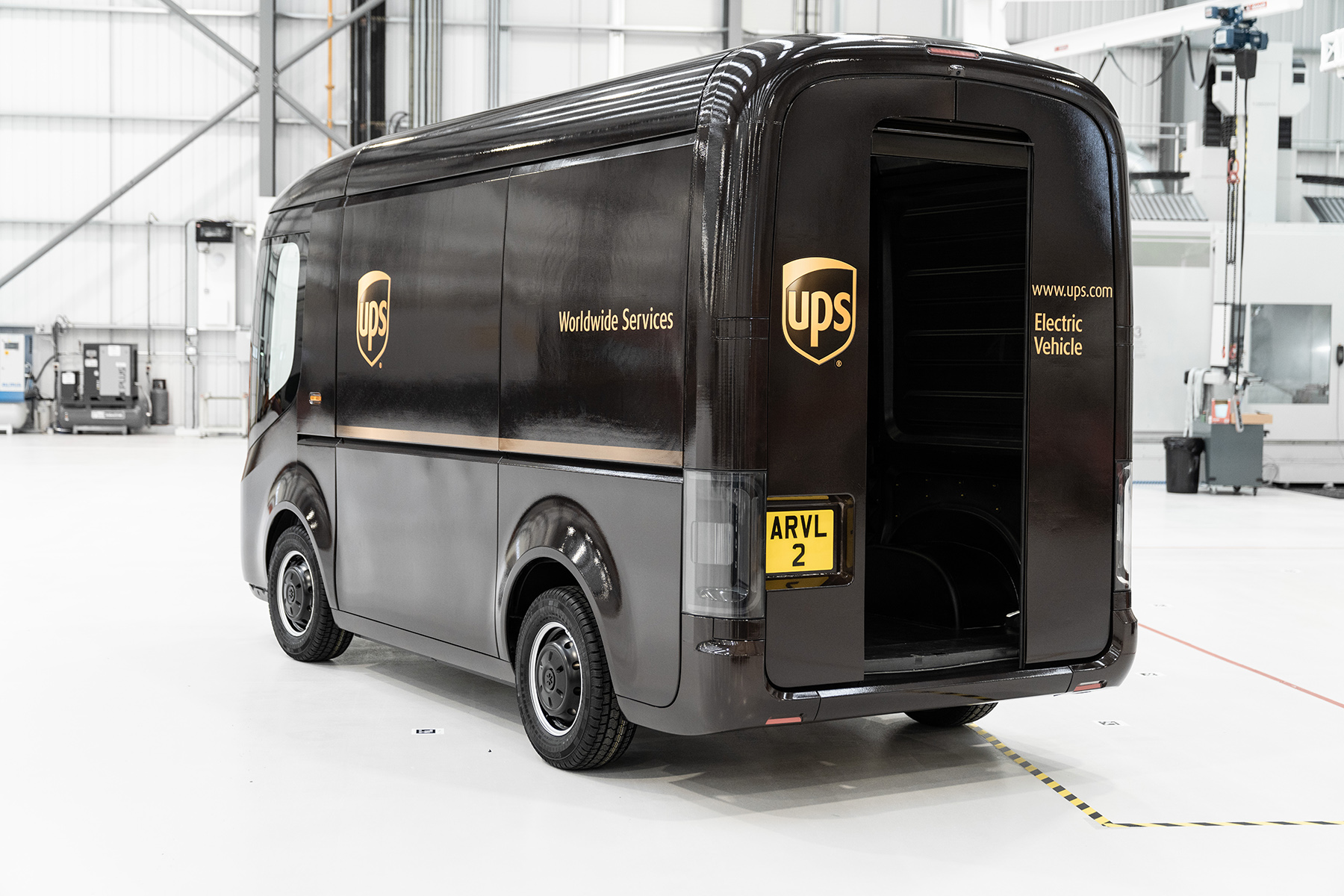 10 Tausend Elektro-Lieferwagen werden in den Farben eines der Logistikriesen fahren. Erfahren Sie welchen
