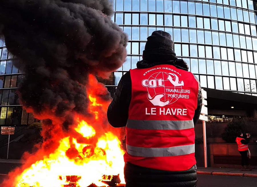 A francia szállítmányozás drágán fizet a tiltakozásokért. A szállítmányozók egy hónap alatt bukták a forgalmuk 15%-át
