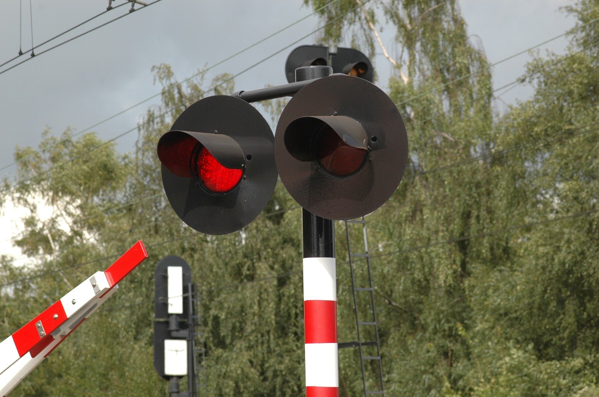 Zamontują nowatorski monitoring na przejazdach kolejowych. Nagra łamiących prawo