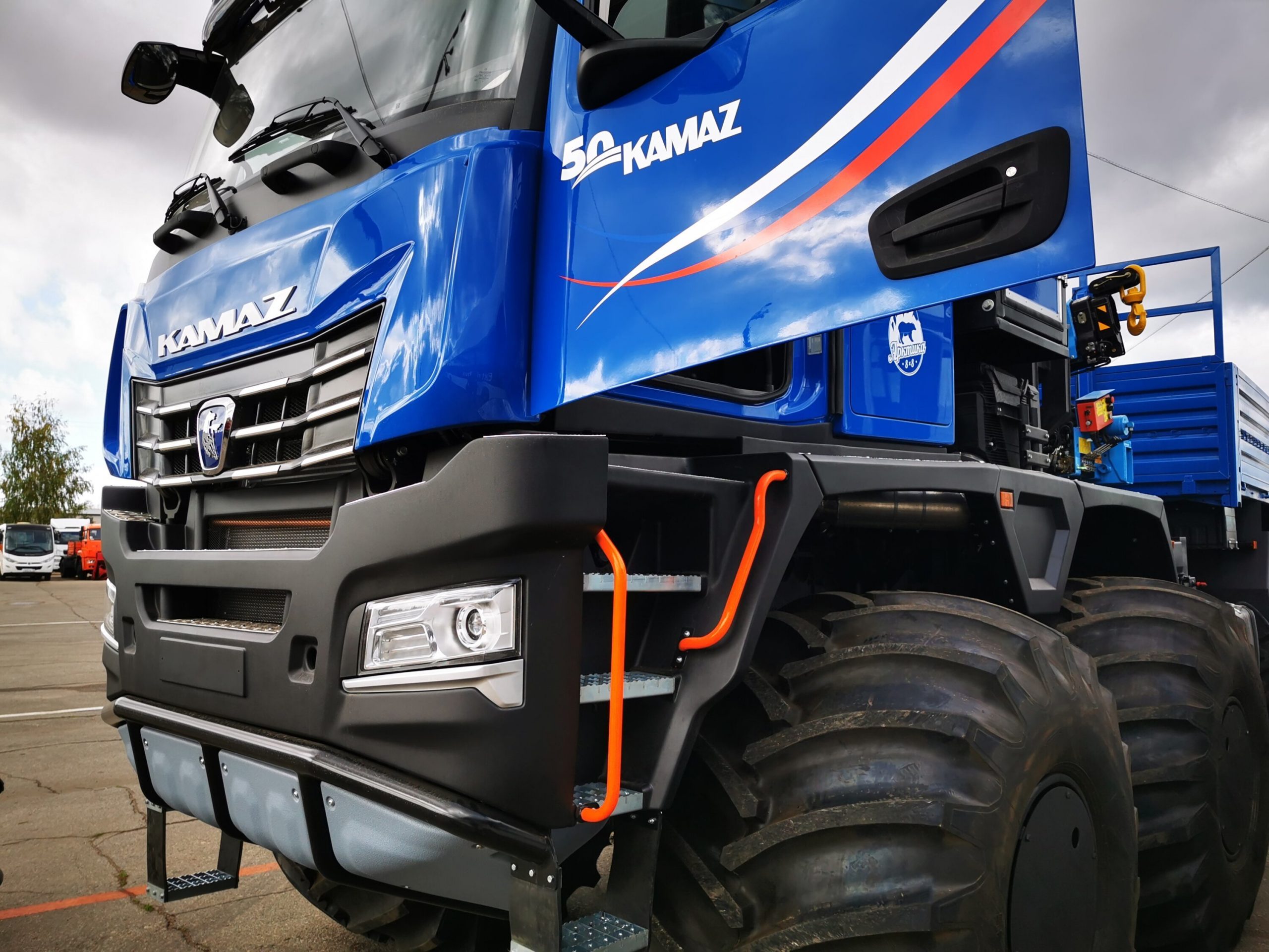 “Steel Giant” with a high-tech K5 series cab. This 40-tonne vehicle can operate at temperatures below -60 degrees