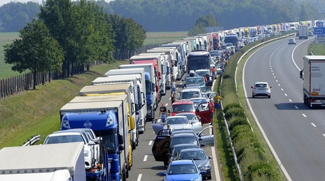 Ungaria ridică temporar restricțiile de weekend pentru camioane