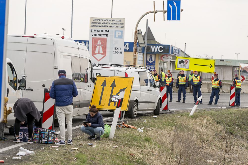 Nincs elég járművezető Ausztriában. A magyar sofőrök hazamentek hétvégére és karanténban vannak