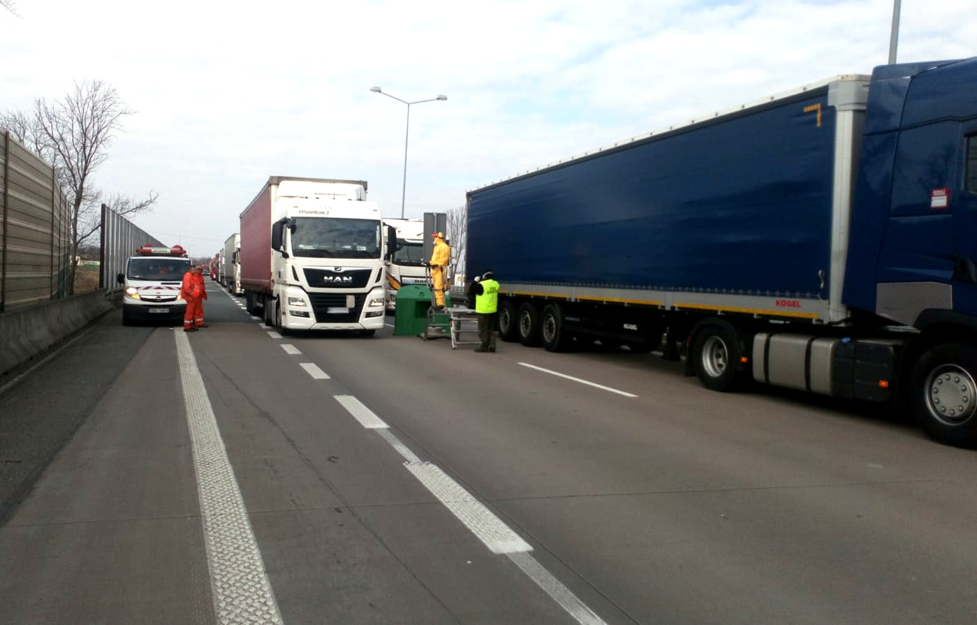 Problemy z czasem pracy kierowcy w dobie pandemii. Zobacz, co zrobić kiedy ciężarówka utknie w korku