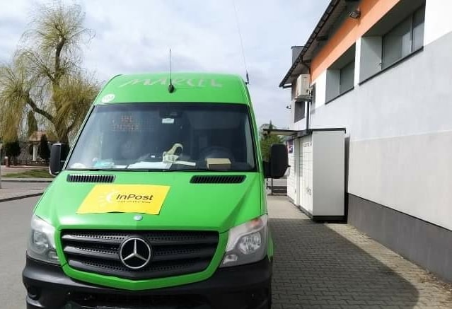 Pasażerski przewoźnik zaczął rozwozić paczki. Bez tego 50 kierowców nie miałoby co robić