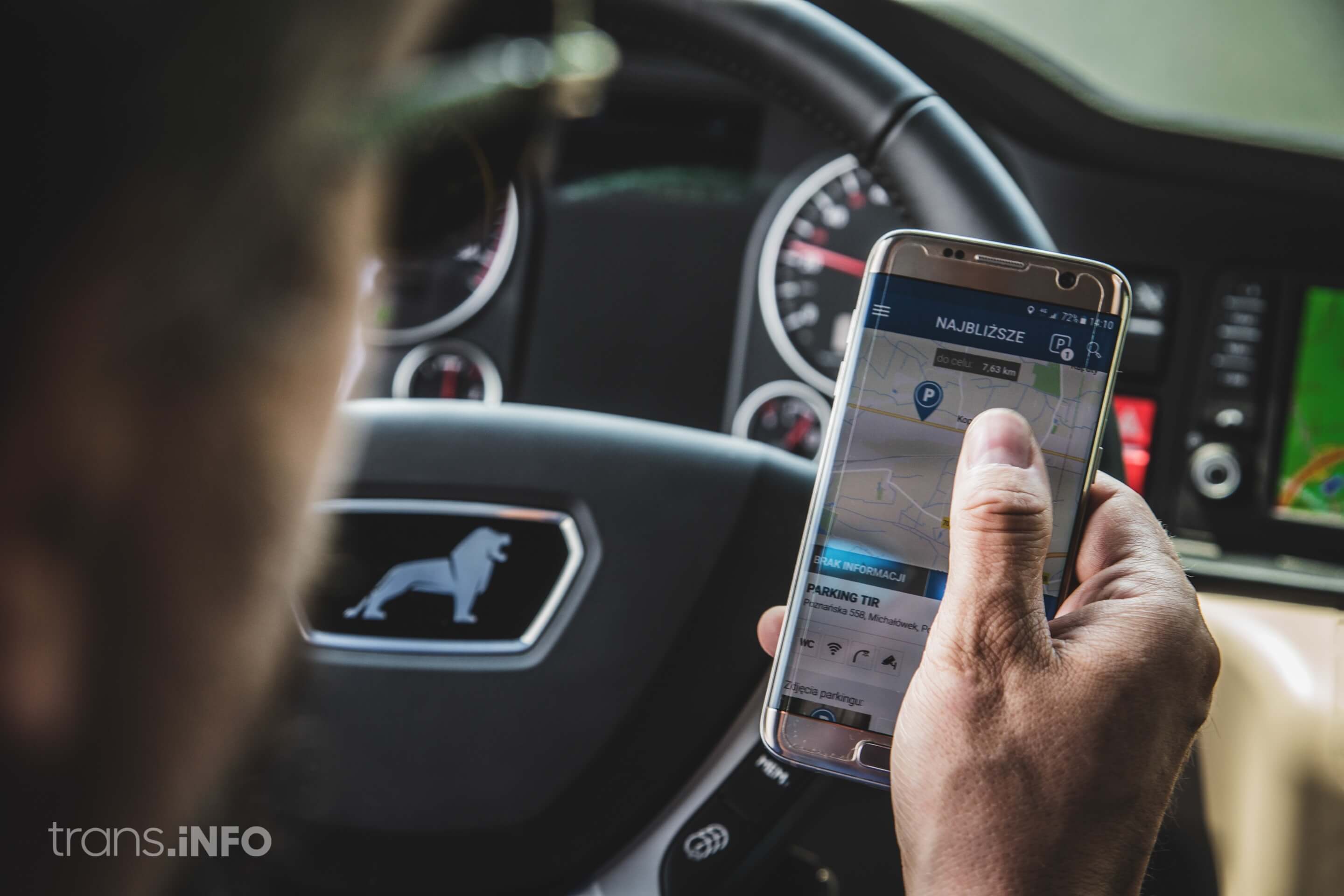 Verschärftes Handyverbot am Steuer. Smartphone als Navi wird bald bestraft
