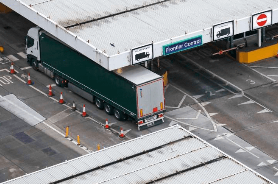 Marea Britanie instruieste peste 50.000 de agenți vamali pentru a gestiona mai eficient controalele post-Brexit