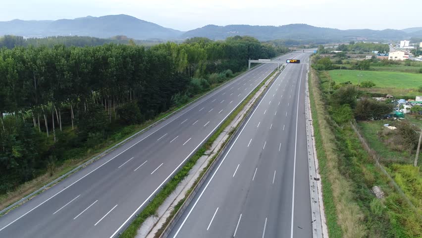 Elveția a mărit valoarea taxelor rutiere; crește și numărul controalelor pentru camioane