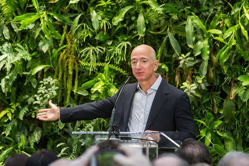 “Viitorul transportatorilor clasici este foarte incert.” Jeff Bezos investește într-un start-up digital din sectorul TSL