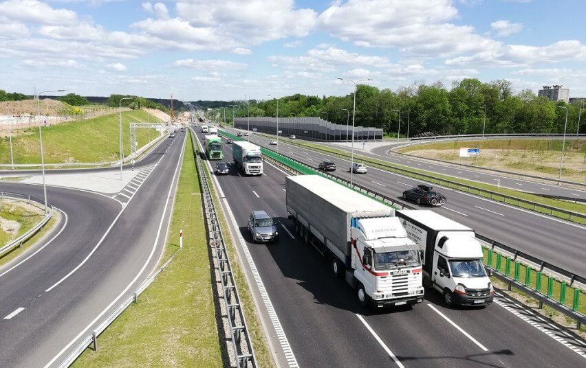 Baigtas rekonstruoti automagistralės Vilnius–Klaipėda daugiau nei vieno kilometro ilgio ruožas Kaune – nuo Kleboniškio tilto iki Sargėnų sankryžos. Tai yra pirmasis Islandijos plento tvarkymo etapas. Ruožas išplatintas iki 10 eismo juostų, papildomai įrengtos greitėjimo ir lėtėjimo juostos, atraminė siena, daugiau nei vieno kilometro ilgio triukšmo užtvara kairėje kelio pusėje (BNS/LAKD nuotr.)