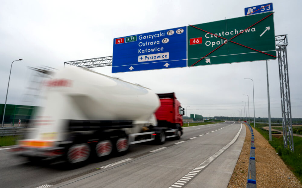 Odwczoraj kierowcy mogą korzystać z węzła Częstochowa Blachownia na autostradzie A1. Dzięki otwarciu węzła możliwy jest wjazd na autostradę i zjazd z niej do Częstochowy oraz w kierunku Lubliniec – Opole, Szczekociny. To ułatwi jazdę tym kierowcom ciężarówek, którzy kierują się tranzytem na drogę krajową nr 46. Fot. GDDKiA