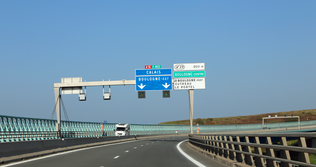 Figyelem! Fennakadások az A16 úton Calais-nál. Felújítási munkálatok folynak