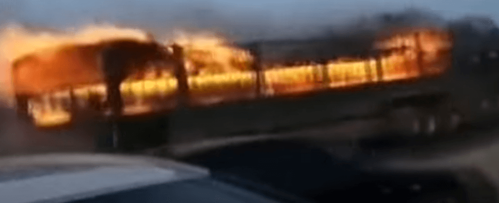 Video | Șofer de camion chinez – gest spectaculos pentru prevenirea unui incendiu