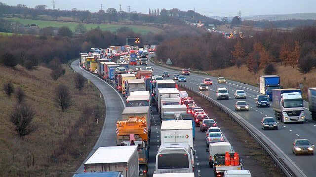 Großbritannien führt eine vorübergehende Lockerung der Lenk- und Ruhezeiten ein