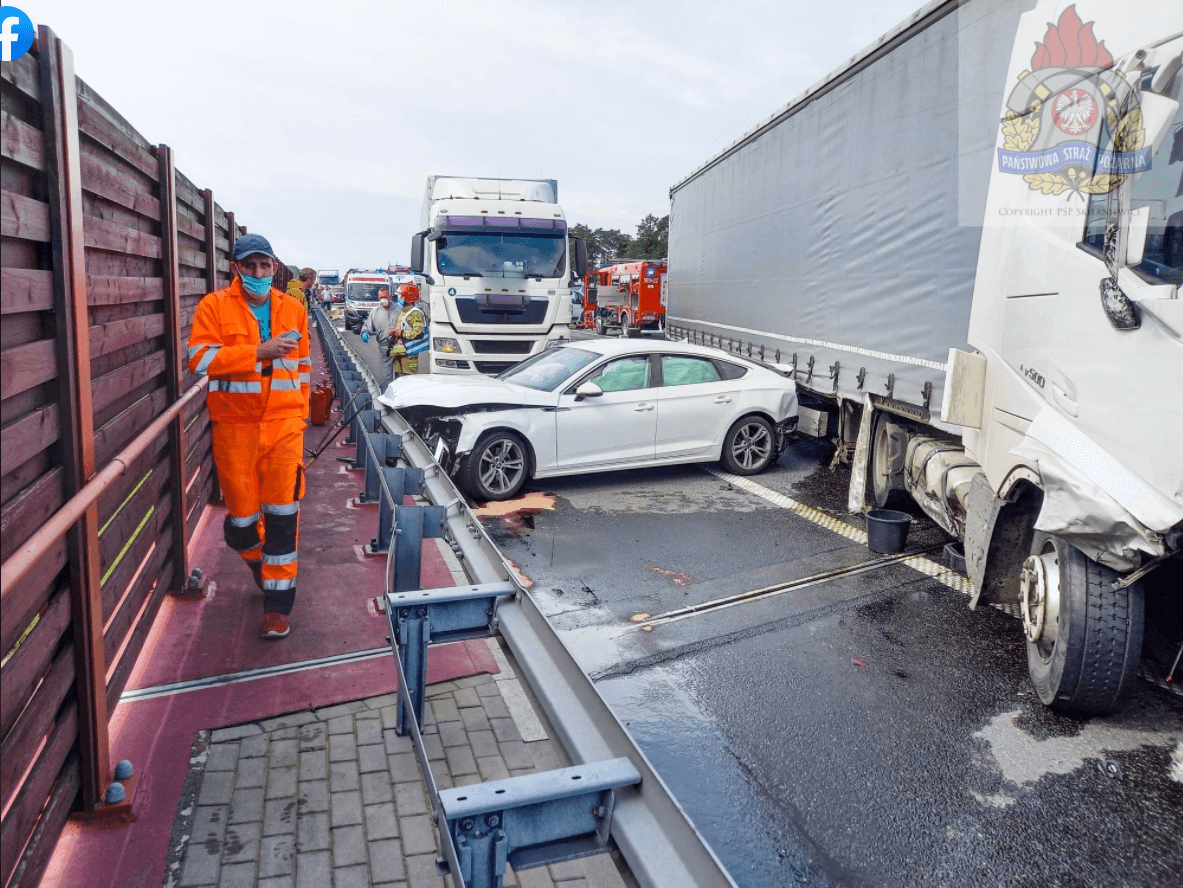 Karambol z udziałem ciężarówek na A2. Autostrada jest zablokowana