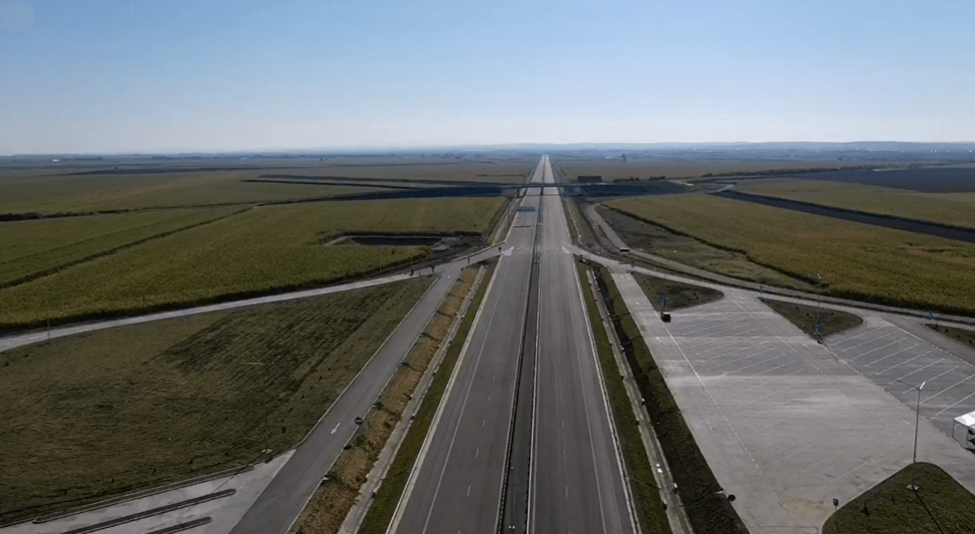 Sectorul Biharia-Borș al autostrăzii A3 este o insulă de civilizație într-o țară cu un deficit de infrastructură