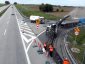 Od poniedziałku 7 września do czwartku 10 września potrwa remont łącznicy na węźle autostrady A4 – Wądroże Wielkie (między Wrocławiem a Legnicą). W tych dniach zamknięta będzie łącznica południowa węzła Wądroże Wielki, w kierunku Wrocławia. Kierowcy, którzy będą chcieli zjechać z A4 i jechać w kierunku Prochowic, muszą pojechać dalej – do kolejnego węzła Budziszów, przez który zawrócą i dojadą autostradą do zjazdu północnego węzła Wądroże Wielkie (który wyremontowano w ubiegłym tygodniu). Z kolei by wjechać od południa na A4 i jechać w kierunku Wrocławia, będzie trzeba na węźle Wądroże Wielkie zjechać na autostradę w kierunku Zgorzelca i dojechać do następnego zjazdu i Mikołajowice. Tam kierowcy zjadą z A4 i wiaduktem przejadą na drugą stronę, by włączyć się na jezdnię w stronę Wrocławia. Fot. GDDKiA