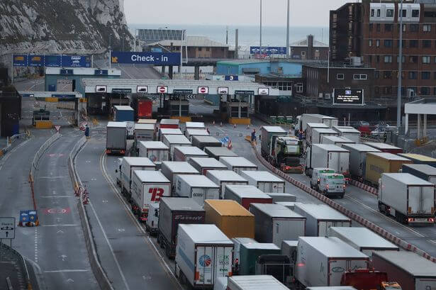 Patronatele din transportul britanic cer autorităților să ia măsuri pentru a evita “haosul de la frontiere”