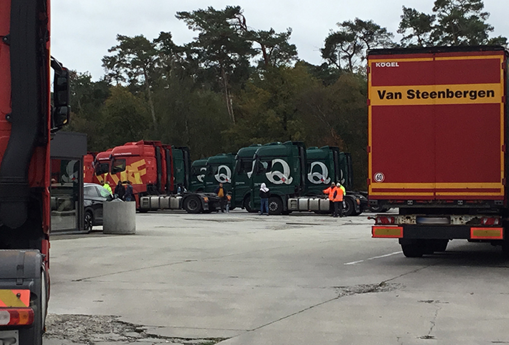 Durchsuchung bei einem Transportunternehmen in Belgien. Die Firma wollte ihren Fahrern Tagegelder rechtswidrig kürzen