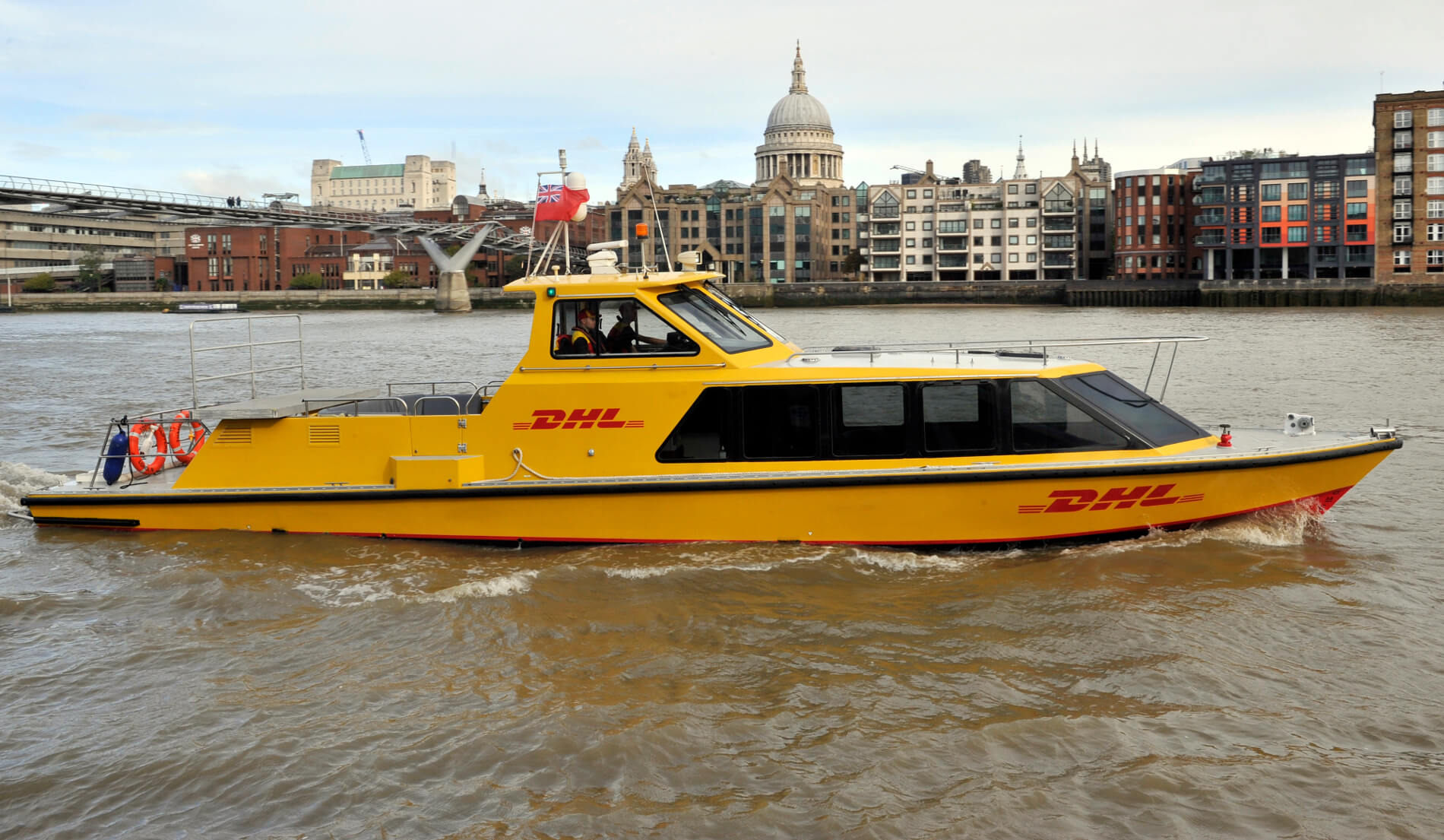 Wcielili w życie pomysł rodem z „Top Gear”. Wodne dostawy do centrum Londynu