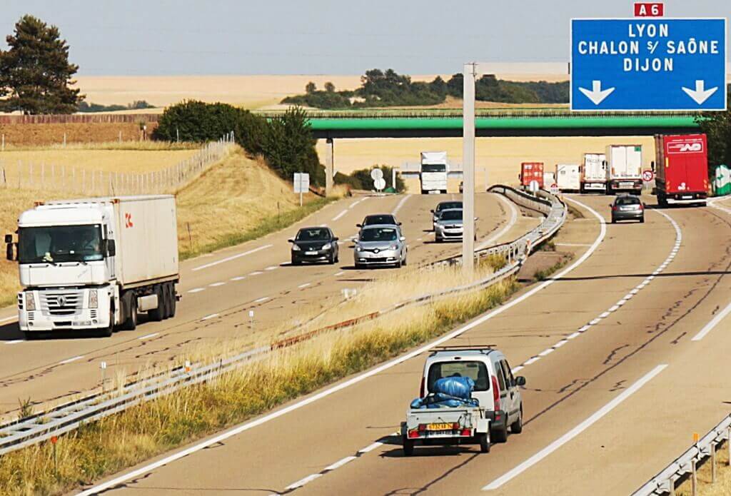 Franța oferă clarificări privind perioadele de condus și odihna aplicabile transporturilor de până la 3.5t