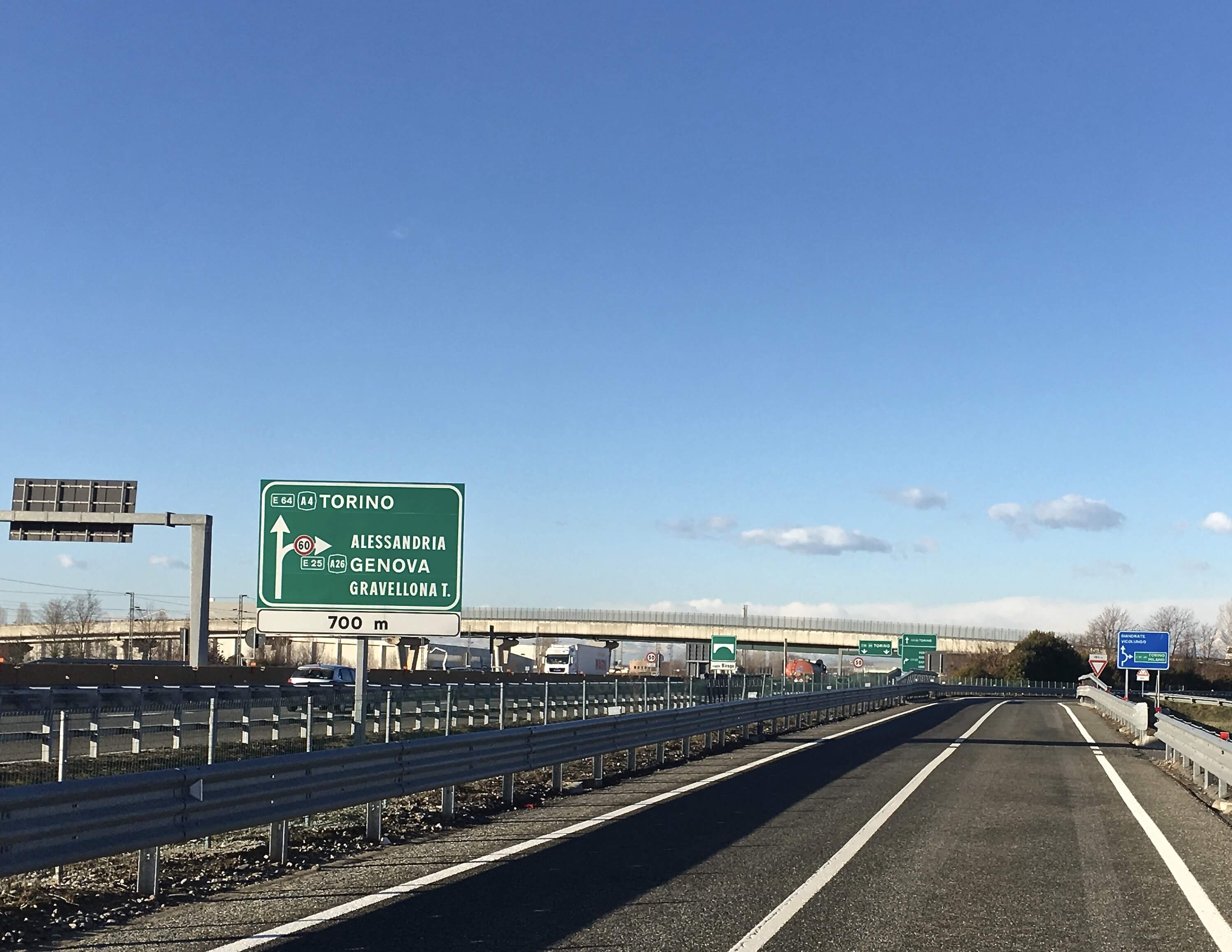 Italia introduce o declarație obligatorie pentru șoferii care intră în zonele rosii, portocalii și galbene