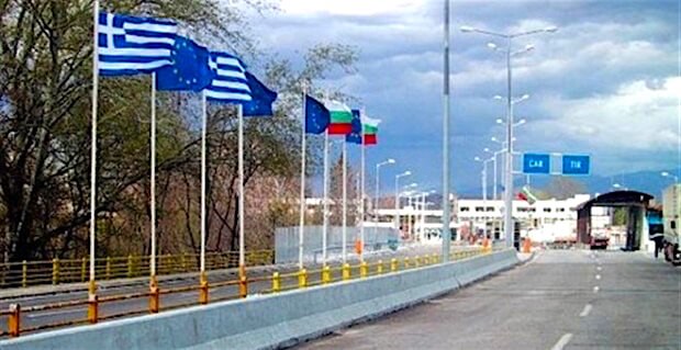 Grecia introduce restricții la unul din punctele de trecere a frontierei