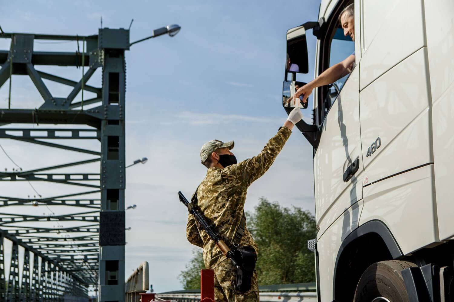 Венгрия отменяет ограничения движения грузовых автомобилей