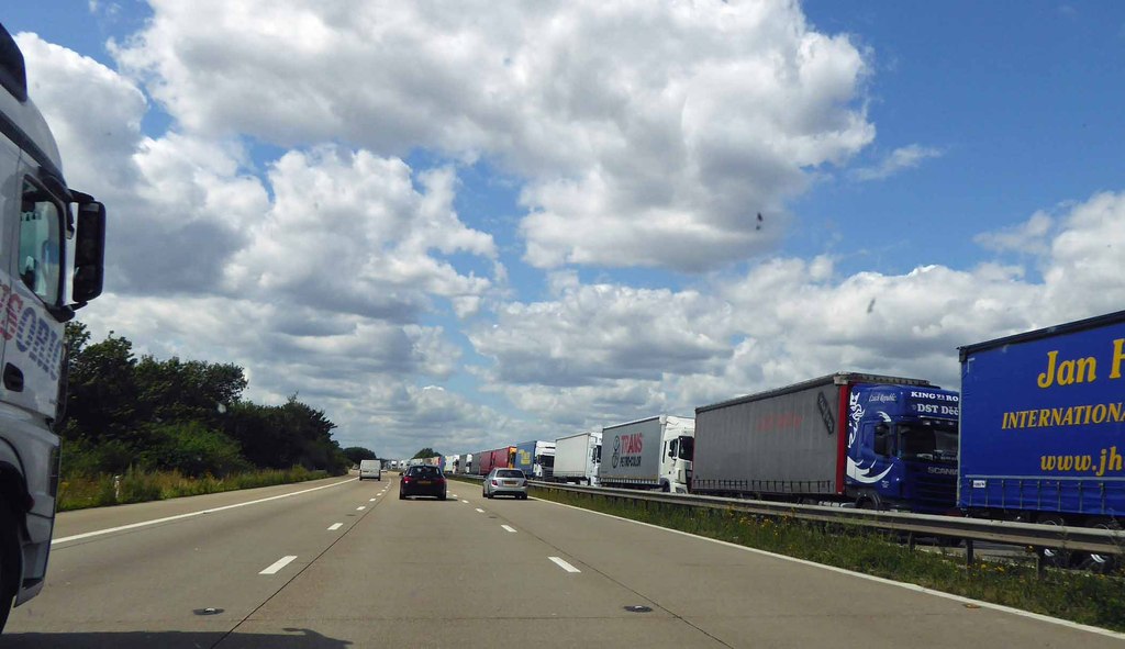 Frankreich probt den Brexit: Sieben Kilometer Stau vor dem Eurotunnel