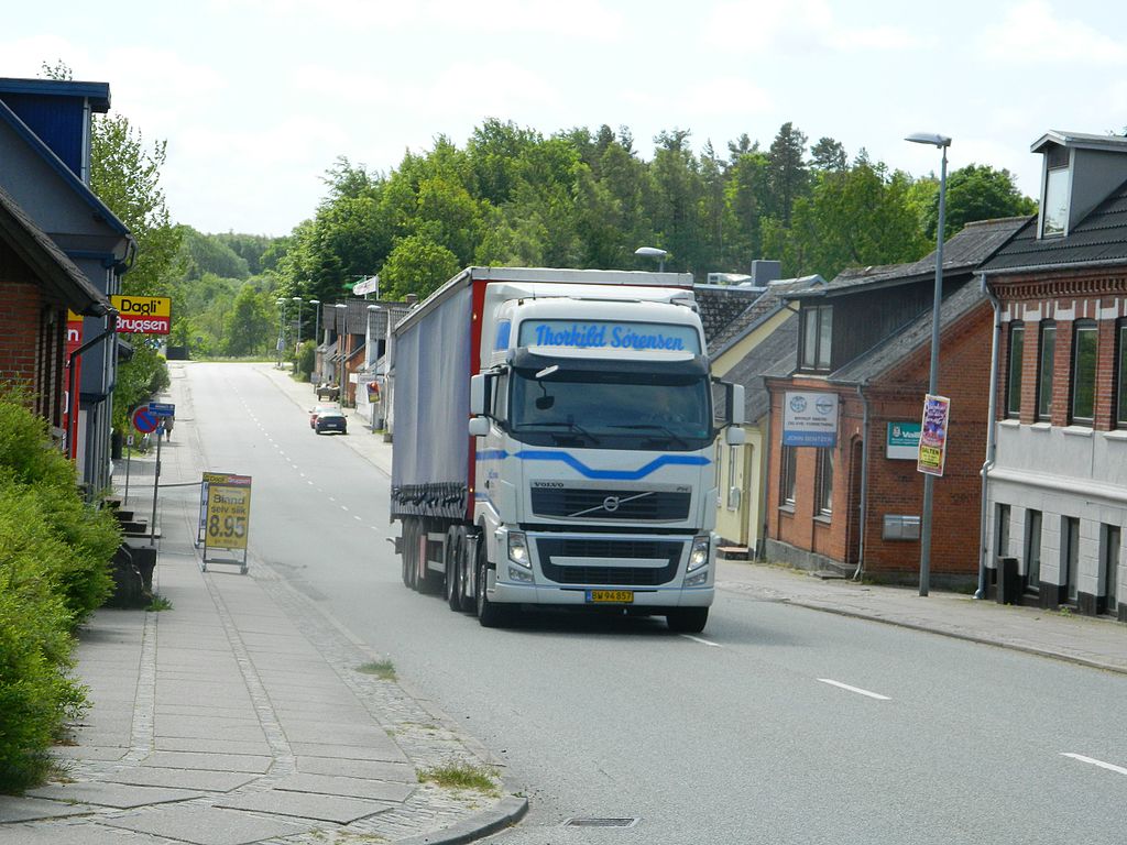 Denmark sets new minimum wage for lorry drivers working in its territory