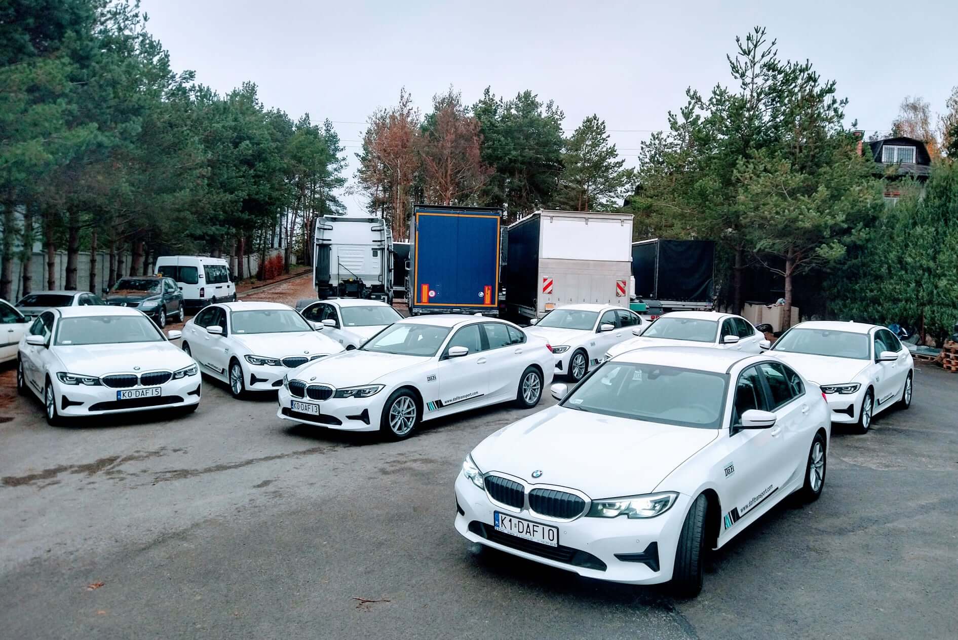Vadiúj BMW-t kaptak a fuvarozó legjobb alkalmazottja. Mind fuvarszervező volt, aki kapott kocsit