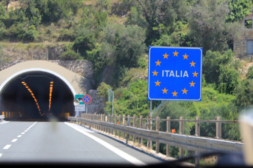 Italia elimină temporar obligația autoizolării de 14 zile pentru persoanele care vin din România