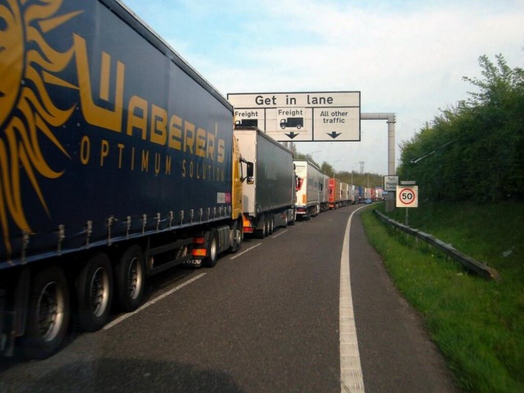 Logistics UK slam Kent plan to „ban lorry drivers from taking all rest periods other than the 45mins”