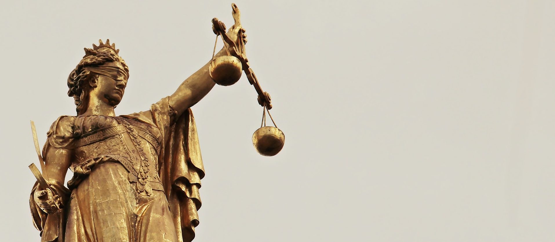 Italien: Strenges Urteil und Gefängnisstrafe für Frachtführer, der seine Fahrer gezwungen hat, Fahrtenschreiber manipulieren