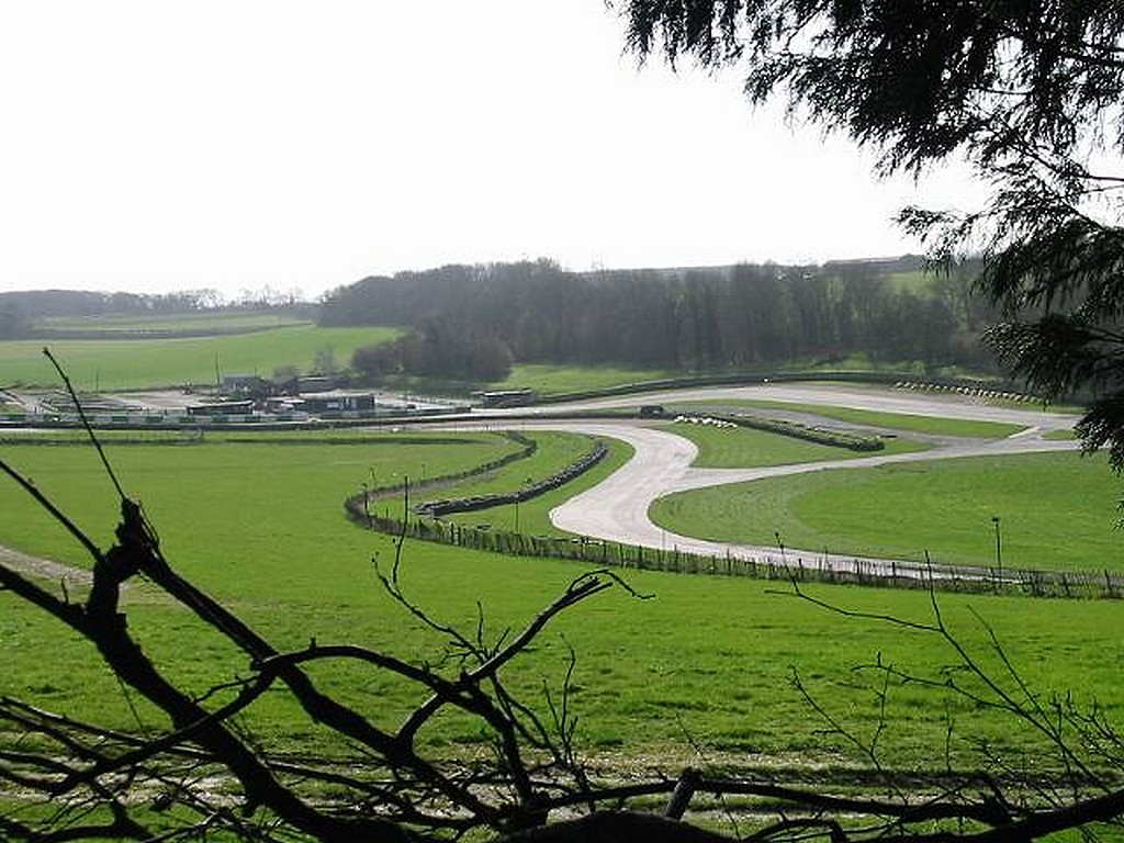 Corona-Testzentrum für Fahrer von Transportern auf dem Lydden Hill Circuit eröffnet