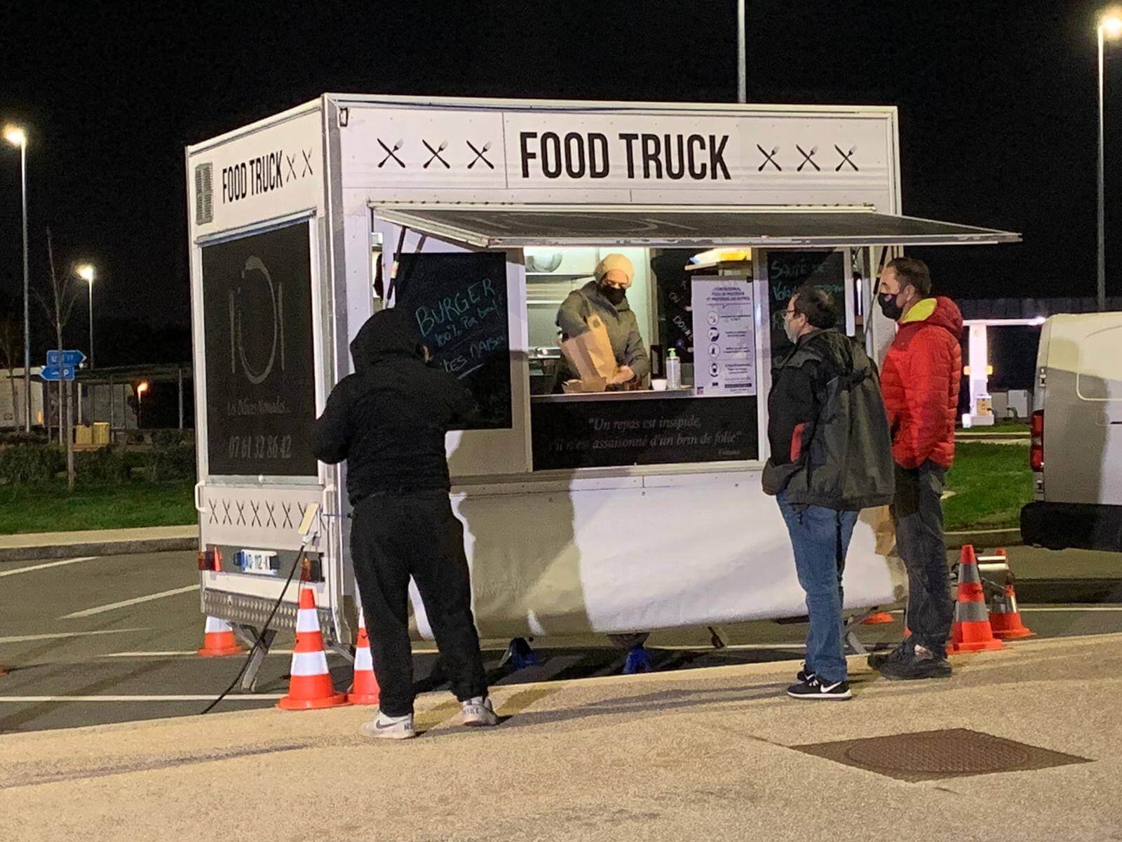 Mese calde oferite gratuit în Franța șoferilor de camion; lista locațiilor și meniurile oferite